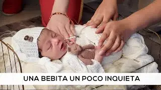 Una bebita un poco inquieta | Recién Nacido