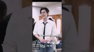 Sunghoon putting up with jake's puppy behavior #enhypen #sunghoon #jake #prettyksky