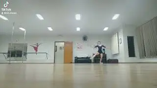 Trechinho da variação do ballet de repertório Labayadere: Gamzatti