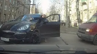 Подарил ТП (е222ха 177) ПДД а она оказывается грамоте не обучена....