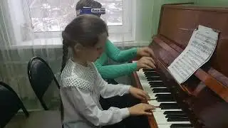 Ансамбль.Табачкова Ярослава 1 класс и Вайвод В.Г. исп.  