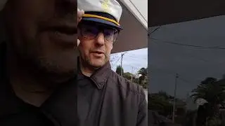Il Capitan San Ten Chan nel suo secondo short fuori casa in una pausa facendo la spesa 