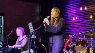 Paulina ft. Kelly - 
