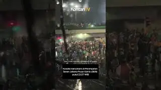 POLISI BUBARKAN MASSA DI SENEN