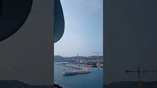 AIDAcosma - Auslaufen aus Marseille - Möwen begleiten uns