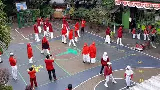 Seru seruan lomba PBB ibu-ibu guru dengan ditutup matanya