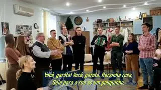 Ти дівчино, розовий цвіточок! - Você, garota, a florzinha rosa! - Aнсамбль "Кралиця"