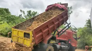Mobil Truk// DumpTruk Jomplang Muatan Full Bak.