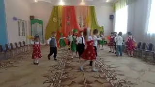 КАЛИНКА малыши танцуют.