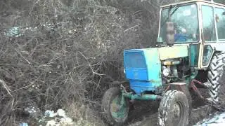 юмз6 тягне мтз80 з повним прицепом навозу