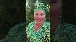 Я сегодня вся зеленоватая. Как Вам. Доброго утра.