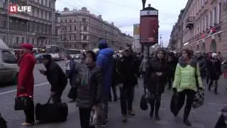 После взрыва петербуржцы пытаются покинуть центр города