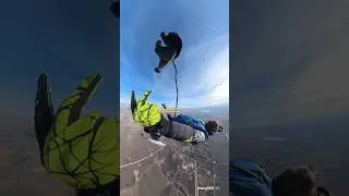 Eating noodles with chopsticks mid-air after parachute deployment🍜 