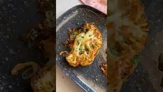 These Cheesy Cauliflower Steaks help me lose weight 
