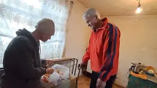 СЕРГЕЙ УЧИТ ЛЮДМИЛУ САДИТЬ ЛУК . ЭХ ЭТИ МУСОРКИ ЧТО ТОЛЬКО ТАМ НЕТ ДЛЯ СЕРГЕЯ 😷