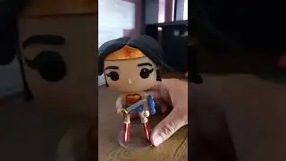 funko pop em biscuit mulher maravilha 