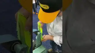 Farid Mehr grinding demo during the Blade Show