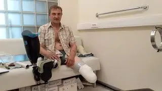 Начал делать протезы ног в 