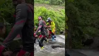 Hampir hanyut Jalur Sungai #trail #enduro #hardenduro #viralvideo #viralshorts @dhesamson14