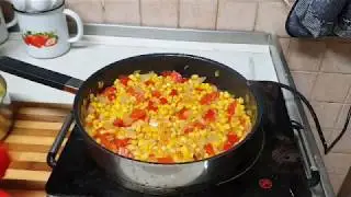 חביתת פינוקים עם תירס,פלפלים וצהובה מתכונים עם ילדים בקלי קלות