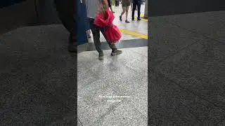 А вас встречали с цветами в аэропорту?