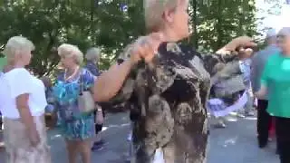 Танцы странных людей в парке Сокольники