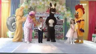 Қарлығаш  тобы  мен мектепте  барамын  әні  қыз  қуу
