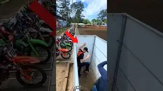 There is no autostart in motocross 😱