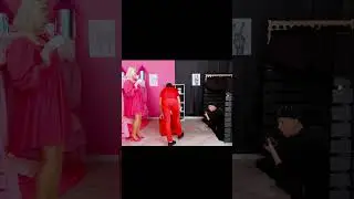 новый холодильник с конфетами