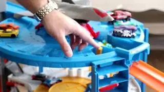 Hot Wheels Super Ultimate Garage Review