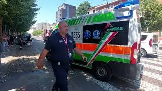 Donna falciata sulle strisce pedonali da un taxi: è grave
