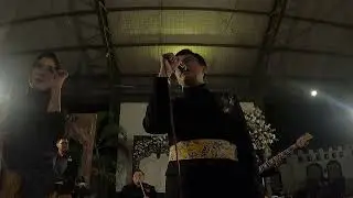 Payung Teduh - Untuk Perempuan Yang Sedang Dalam Pelukan (Live Cover)