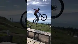 Look Ma, no hands! Fun day at the park with Juan Dapozo