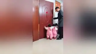 擁有三胞胎女兒的爸爸天天帝王般的享受，你酸了嗎（拥有三胞胎女儿的爸爸天天帝王般的享受，你酸了吗）