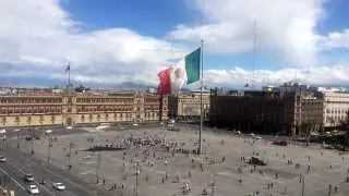 Que me entierren en la sierra al pie de los magueyales y que me cubra esta tierra...