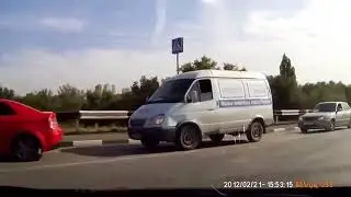 Быдло на встречной полосе.Качает права по встречке