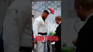 🥋 They used to cheat like that in judo! 