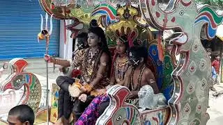 krishna janmashtami ke awsar par jal yatra kateya bashno math se mahui mai mandir hote huye gurn