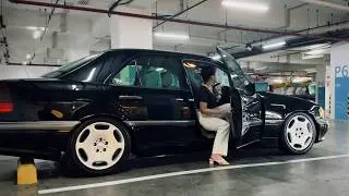 Lady on Old Benz - Mercedes Benz w202 c200