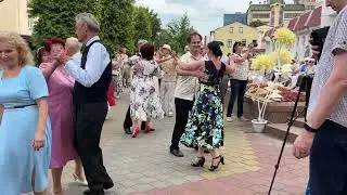 Красотища эти танцы! Все танцуют от души!!!