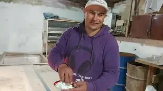 Домашний творог индюшатам. Досеел ещё клевер.