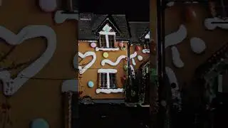 Incr-edible Christmas gingerbread house projection ✨