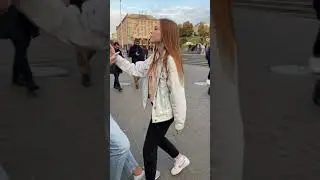 Тикток: kiss prank