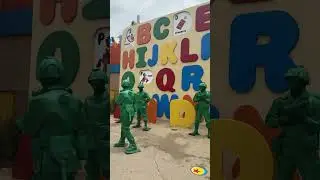 Meeting the Green Toy Soldiers in the Park #greensoldier #toysoldiers #hongkongdisneyland