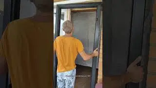 Сломал входную дверь! 