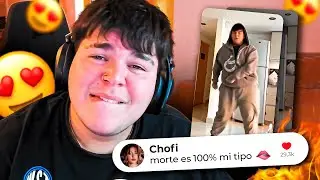 con una mano en el corazón 👄