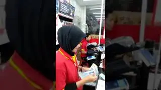 LIHAT PEMUDA ASAL BREBES INI LAKUKAN HAL TAK WAJAR DI ALFAMART