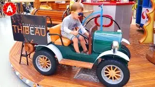 Petit Garçon Adam, Bonbons et Voiture