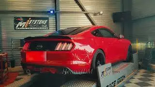mustang gt 5.0 V8 on a dyno