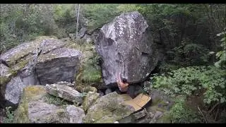 ESCALADE Séance de bloc (La Madelaine Haute Loire) - Damien MASSON